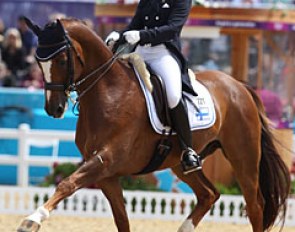 Finnish Emma Kanerva on the Hanoverian Sini Spirit (by Espri). This chestnut has springs in his legs in passage, but he is very active with his tongue, sticking it out in front regularly