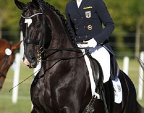 Dorothee Schneider on Fackeltanz (by Florencio)