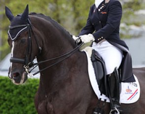 Suzanne van de Ven on Donn Gracia