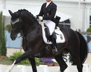German Uta Gräf on the Holsteiner stallion Le Noir (by Leandro)