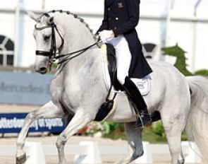 Hans Peter Minderhoud on Silvia Rizzo's Danish mare Donna Silver (by Don Schufro)