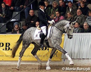 Stephanie Dearing on Del Magico at the Hanoverian Stallion Show in Verden on 4 February 2012 :: Photo © Maria Burczyk