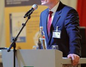 Thies Kaspareit, head of the FN Department for Education and Science, at the Book Launch Clinic in Warendorf :: Photo © Barbara Schnell