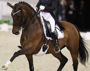 Norwegian Siril Helljesen on Dorina. They did not properly halt at entry and the piaffes were slightly forward. The zig zag and the passage work were great