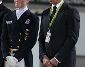A minute of silence was carried out in Den Bosch before the Grand Prix prize giving. All riders and trainers lined up to commemorate Holger Schmezern. Helen Langehanenberg flanks a grief stricken Jonny Hilberath
