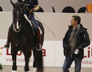 Finnish Mikaela Lindh on Mas Guapo talking to British trainer Richard White