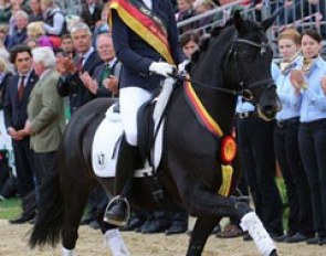 Andrea Muller-Kersten and Bieni Bo wint he 4-year old mare and gelding riding pony class