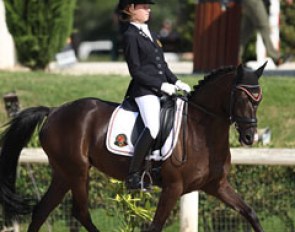 Lavinia's younger sister Antonia Arl is also on the Belgian team with the former Bundeschampion in eventing, Defilee de Mode