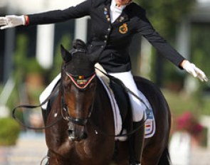 Lavinia Arl finishes her ride on Epiascer