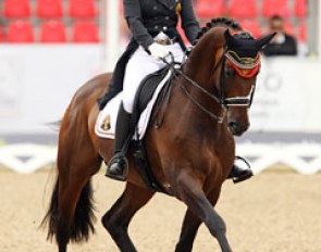 Julie de Deken on Lucky Dance