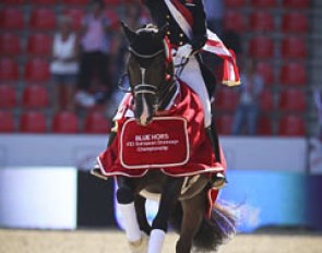 Charlotte Dujardin and Valegro win Grand Prix Special gold at the 2013 European Championships