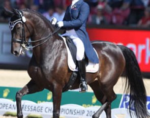 Belgian Claudia Fassaert is the first Belgian ever to make it into a Grand Prix championship kur Finals. Claudia and Donnerfee excelled with their elegance and lightfootedness but the Disney music was quite juvenile. 