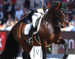 Victoria Max-Theurer and Augustin also rode to Phil Collins music. The horse was powerful behind but the horses struggled a bit with the rhythm in piaffe and got a bit overexcited when the audience started to applaud