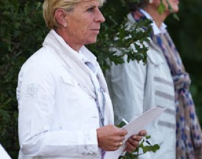 Dutch judge Francis Verbeek and Australian judge Susan Hoevenaars at the vet inspection