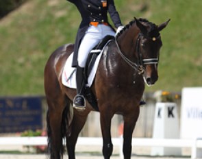 Jeanine Nieuwenhuis and Baldacci finish sixth riding to big band music