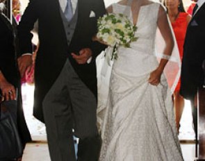 Paulo Caetano leading his daughter Maria to the altar for her marriage to Fernando Mouzinho Couceiro :: Photo © Rui Pedro Godinho