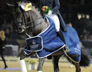 Beatrice Buchwald and Weihegold OLD win the 2013 Nurnberger Burgpokal Finals :: Photo © Barbara Schnell