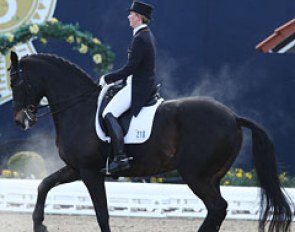 Anabel Balkenhol on Diamonds Forever. The pair rode as first to go early in the morning when the weather was still near freezing temperatures