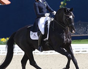 Dorothee Schneider on Sissy Max-Theurer's Oldenburg licensed stallion Fackeltanz (by Florencio x Feinbrand)