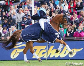 Fabienne Lutkemeier and Qui Vincit Dynamis in their lap of honour at the 2013 Hamburg Dressage Derby :: Photo © LL-foto.de