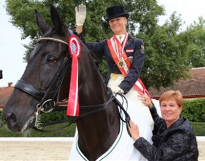 Victoria Max-Theurer gets congratulated by her mom, Sissy Max-Theurer (president of the Austrian Equestrian Federation), on her 11th Grand Prix title :: Photo © Andreas Schnitzlhuber
