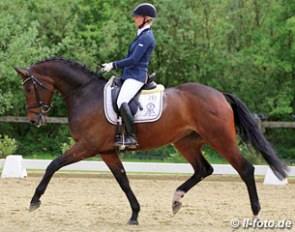 Eva Möller and Frida Gold at the 2013 Bundeschampionate qualifier in Lienen :: Photo © LL-foto.de