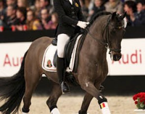 Antonia Arl and Epiascer win the pony kur to music at the 2013 CDN Maastricht
