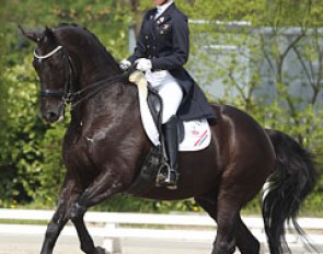 Michelle de Jonge on Pays Bas NL (by Cabochon)
