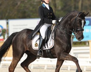 Noa Moermans on Beach Boy van de Zuuthoeve