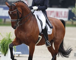 Jessica Michel on Riwera de Hus