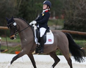 Phoebe Peters and SL Lucci at the 2013 CDI Vidauban :: Photo © Astrid Appels