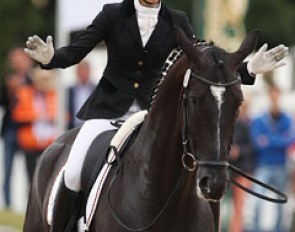 Johanna von Fircks gives Diabolo von Nymphenburg a big pat