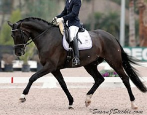 Australian Kelly Layne on Donna Felice