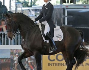 Lisa Wilcox and Pikko del Cerro win the CDI3* Grand Prix in Palm Beach :: Photo © Sue Stickle