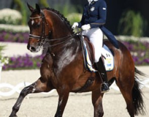 Tinne Vilhelmson and Don Auriello finished fifth. The pair impresses with the fantastic contact with the bit and half passes but the passage continues to be underwhelming with a dragging hindleg