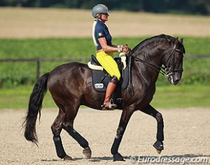 Italian GP rider Silvia Rizzo training Sal at her home, Hof Marabunta, in Bissendorf, Germany :: Photo © Astrid Appels
