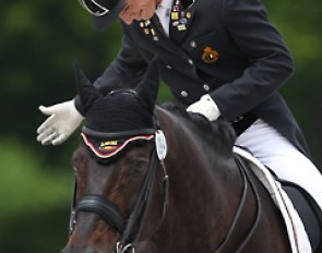 Numa Verberne bows to his fans