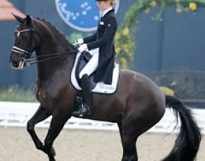 Hedda Droege on the home bred Donatella (by De Koonig)