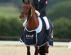 Anna Lena Vosskotter's Uniek says cheese in the prize giving ceremony