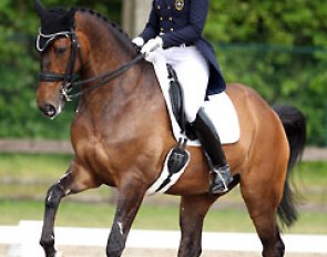 Alexandra Berns on Kings Legend