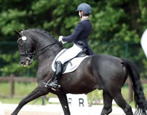 Mirelle van Kemenade on Just Royal Dancer