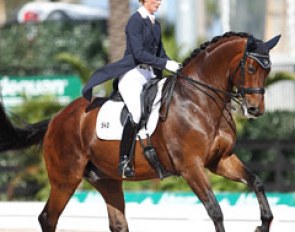 Kelly Layne on Von Primaire