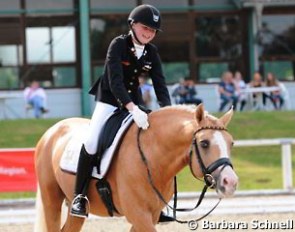 Semmieke Rothenberger and Deinhard B win the pony division at the 2014 Preis der Besten :: Photo © Barbara Schnell