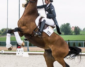 Hanna Karasiova has her hands full with Arlekino in the prize giving