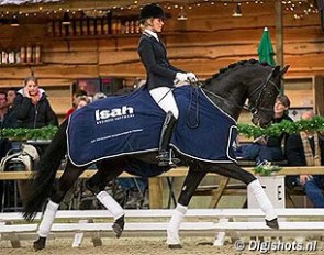 Isabel Bache and Van Vivaldi win the 2014 KWPN Stallion Competition in Roosendaal :: Photo © Digishots.nl
