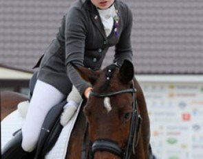 Yulia Gorbacheva pats Urbi at Orbi at the end of their ride