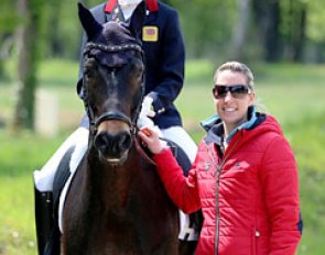 Phoebe Peters on SL Lucci, flanked by Charlotte Dujardin who recently gave her 5-year old to Phoebe to ride