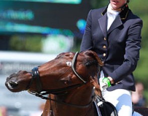 Nicole Kirschnick's Donna Rica gut bugged by a horse fly in the canter