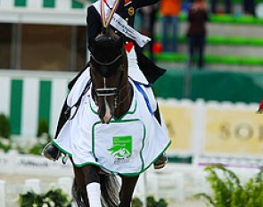 Charlotte Dujardin and Valegro win gold in the Grand Prix Special at the 2014 World Equestrian Games