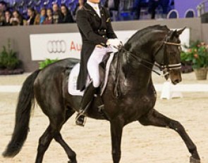 Edward Gal on Zonik